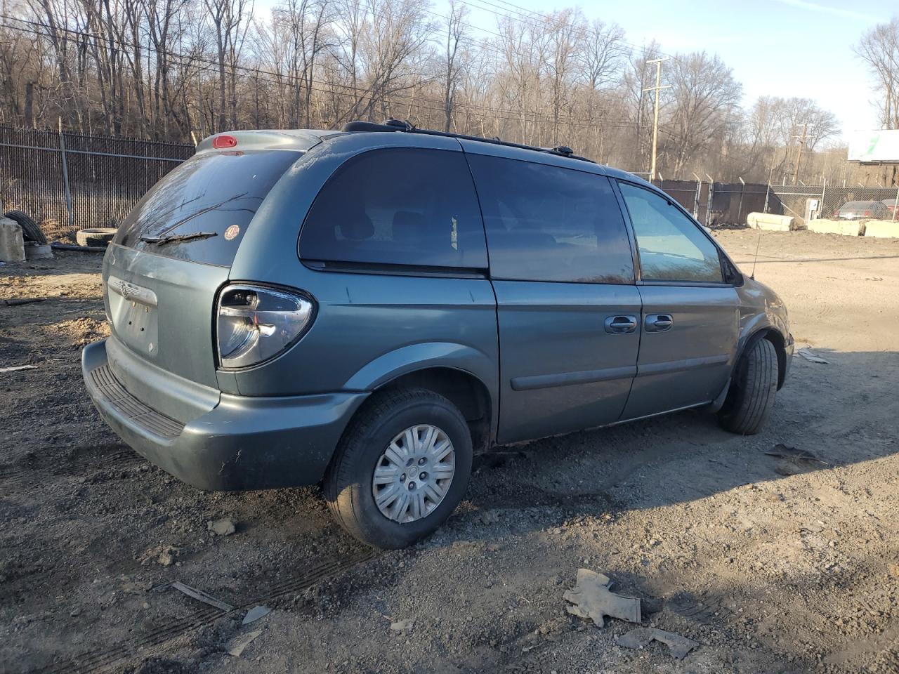 2005 Chrysler Town & Country - Image 3