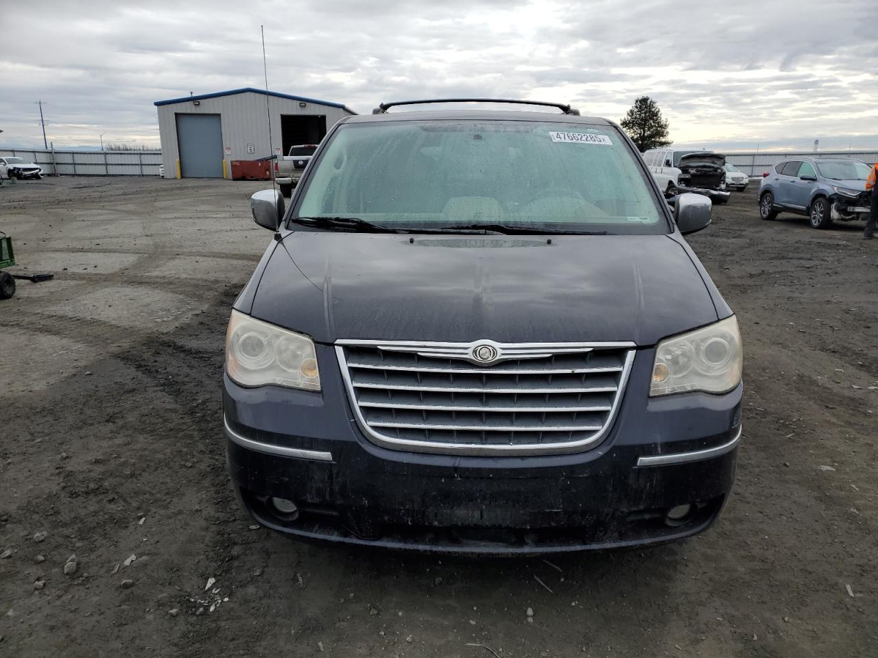 2010 Chrysler Town & Country - Image 5