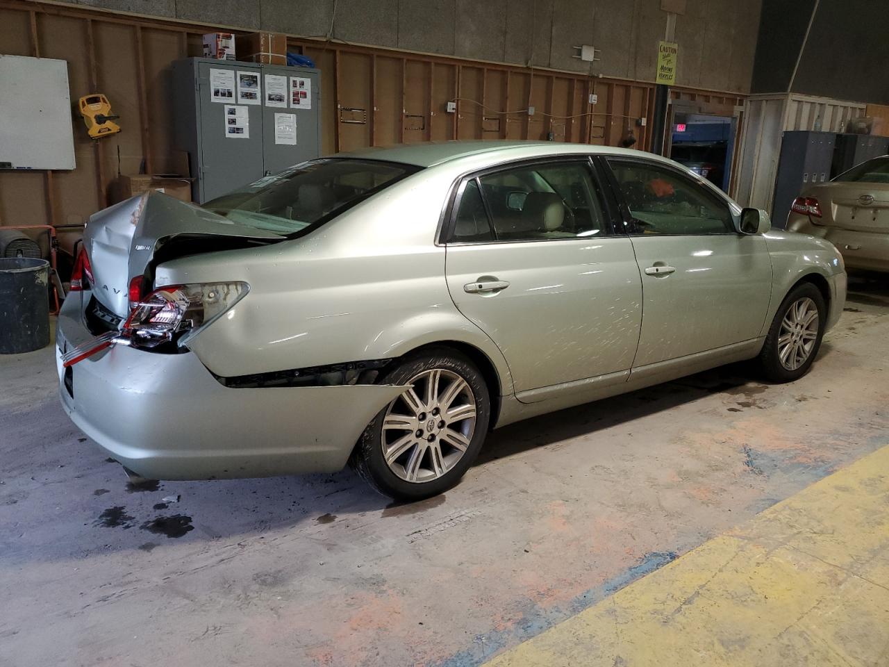 2007 Toyota Avalon - Image 3