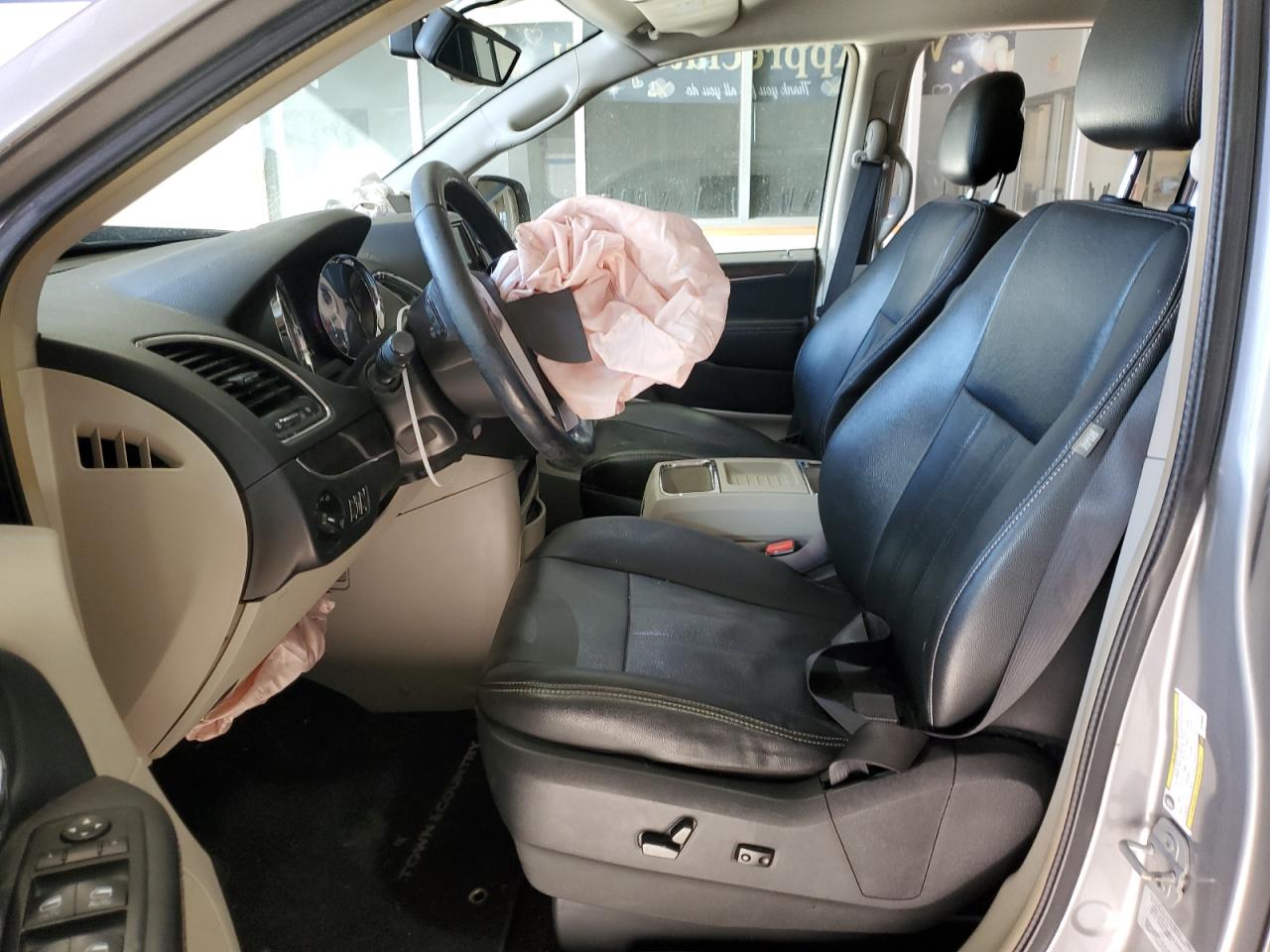 2015 Chrysler Town & Country - Image 7