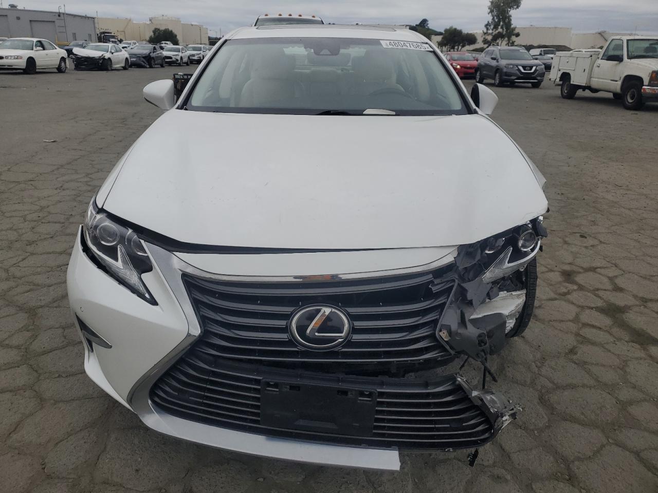 2016 Lexus ES - Image 5