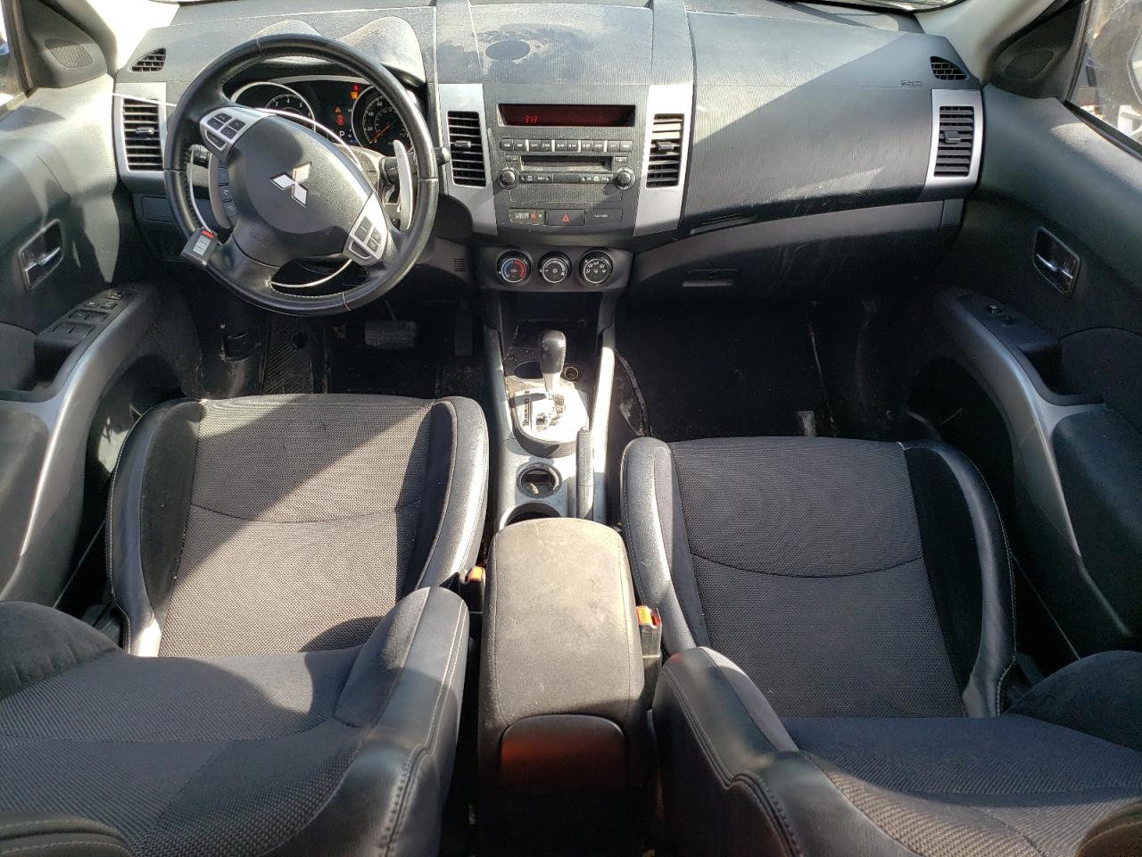 2012 Mitsubishi Outlander - Image 8
