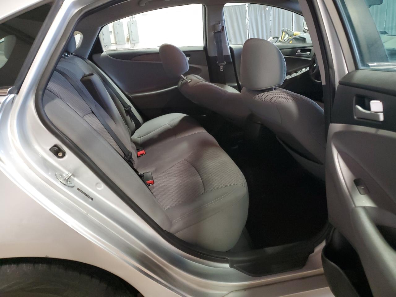 2011 Hyundai Sonata - Image 10