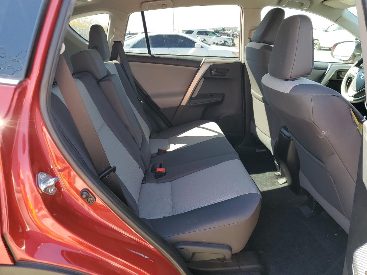 2015 Toyota RAV 4 - Image 10