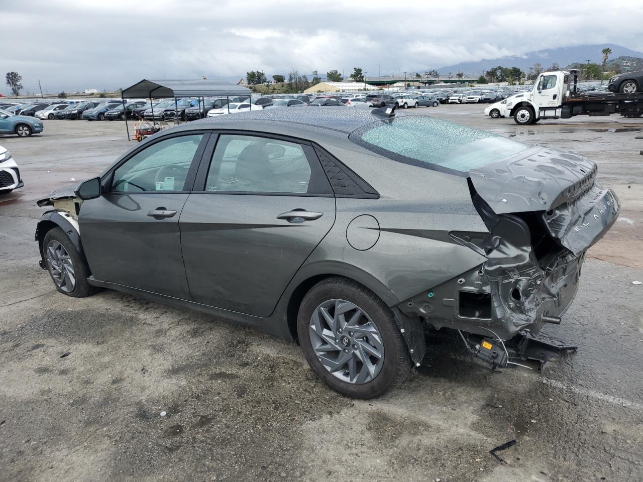 2024 Hyundai Elantra - Image 2