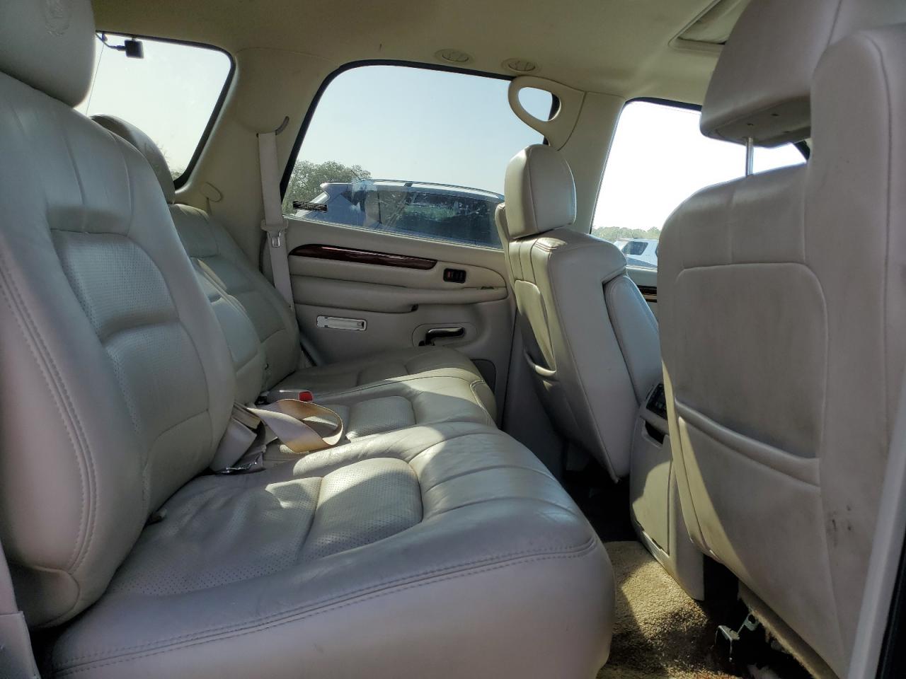 2002 Cadillac Escalade - Image 11