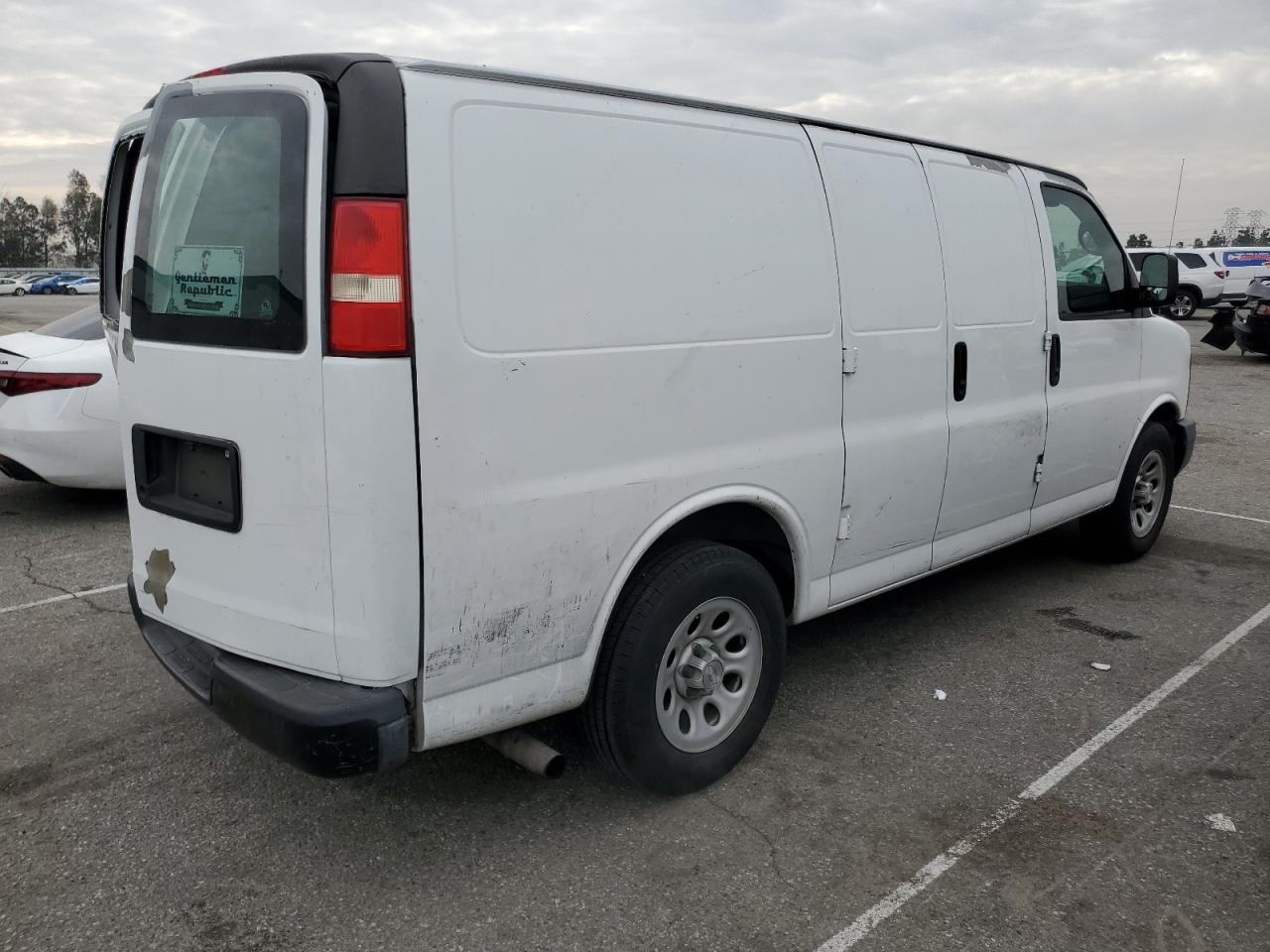 2009 Chevrolet Express - Image 3