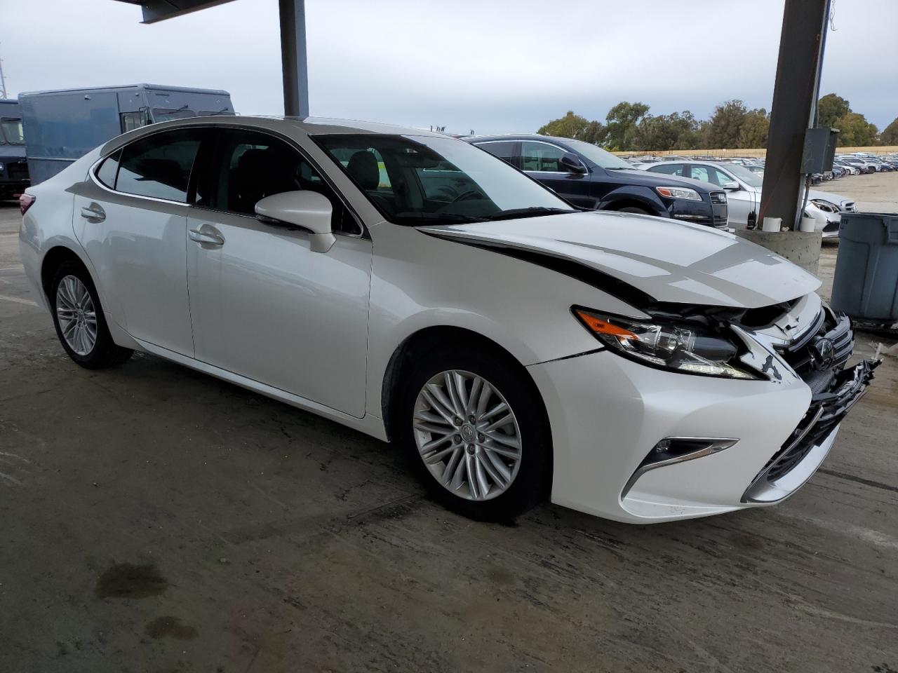 2018 Lexus ES - Image 4