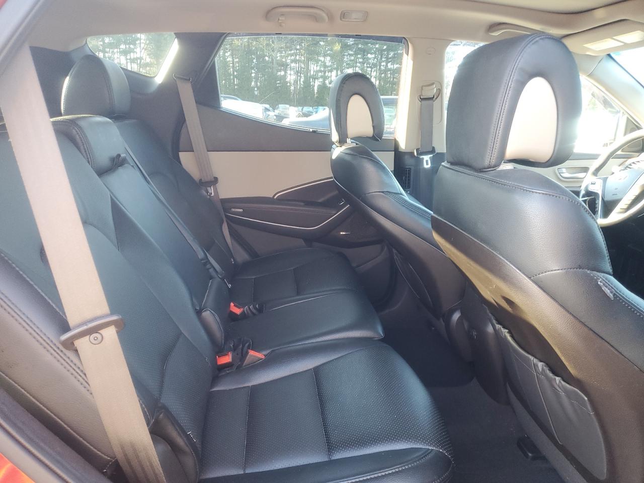 2014 Hyundai Santa Fe - Image 11