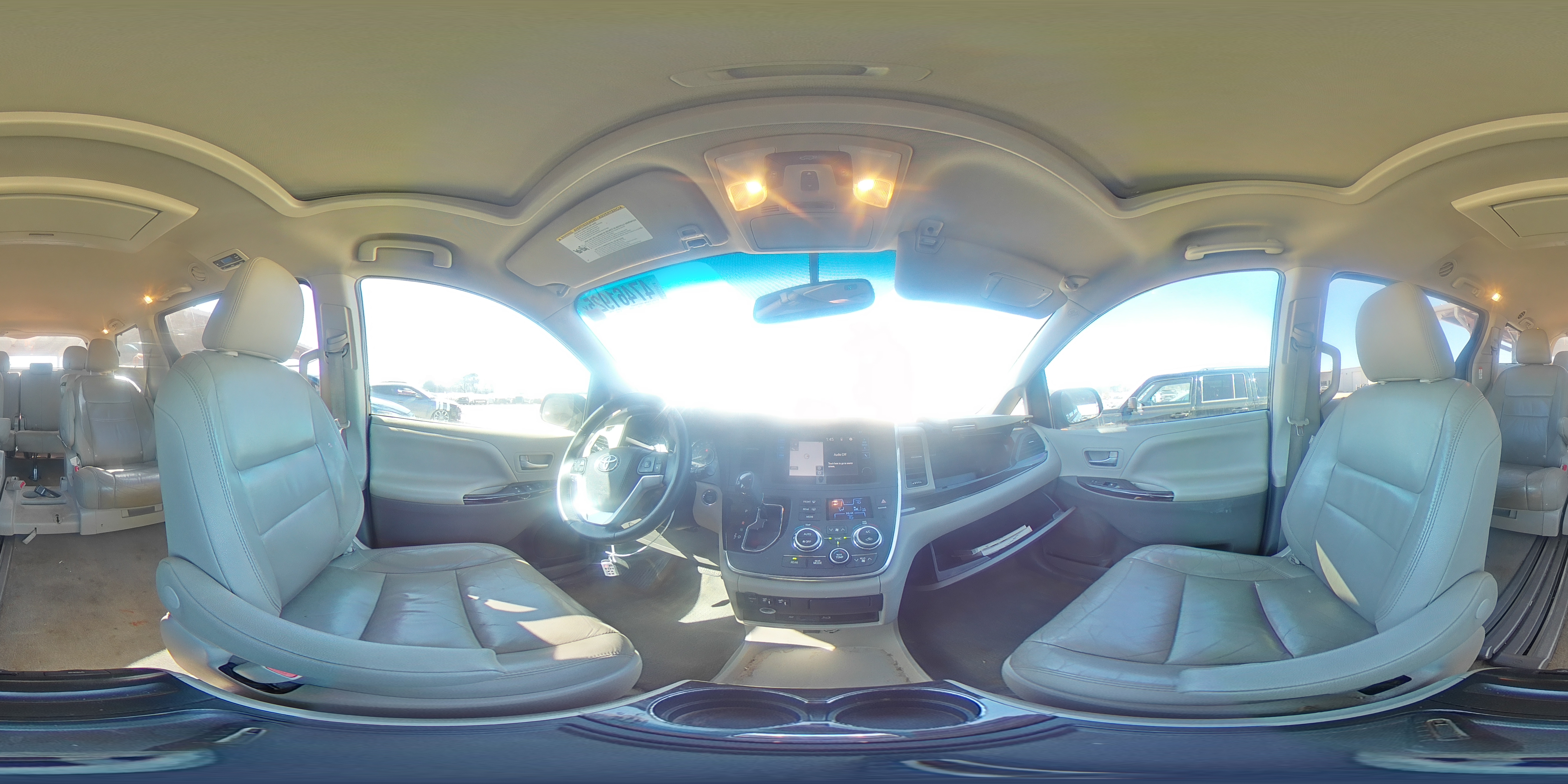 2015 Toyota Sienna - Image 16