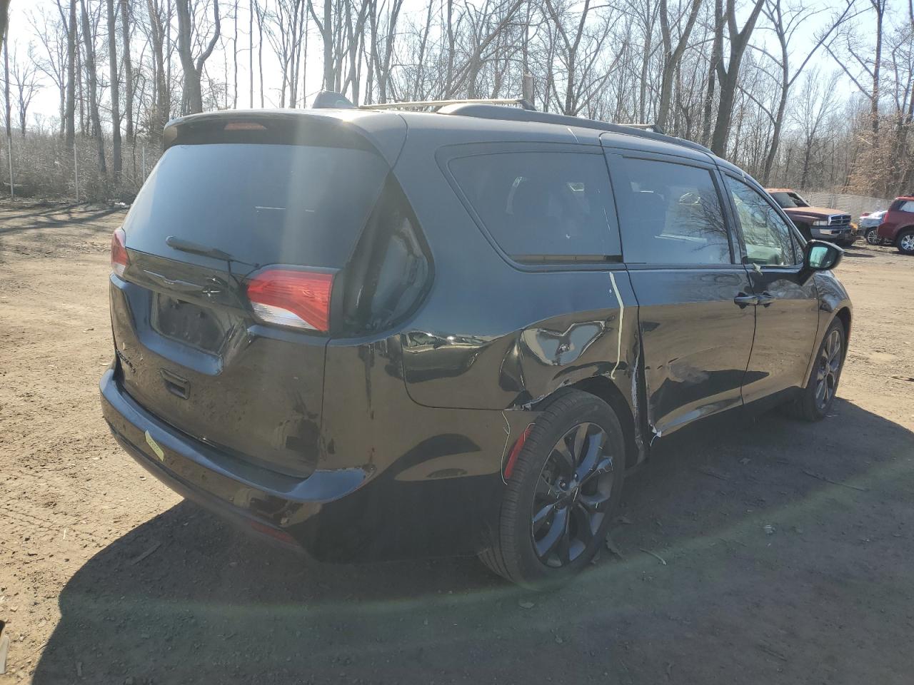 2018 Chrysler Pacifica - Image 3