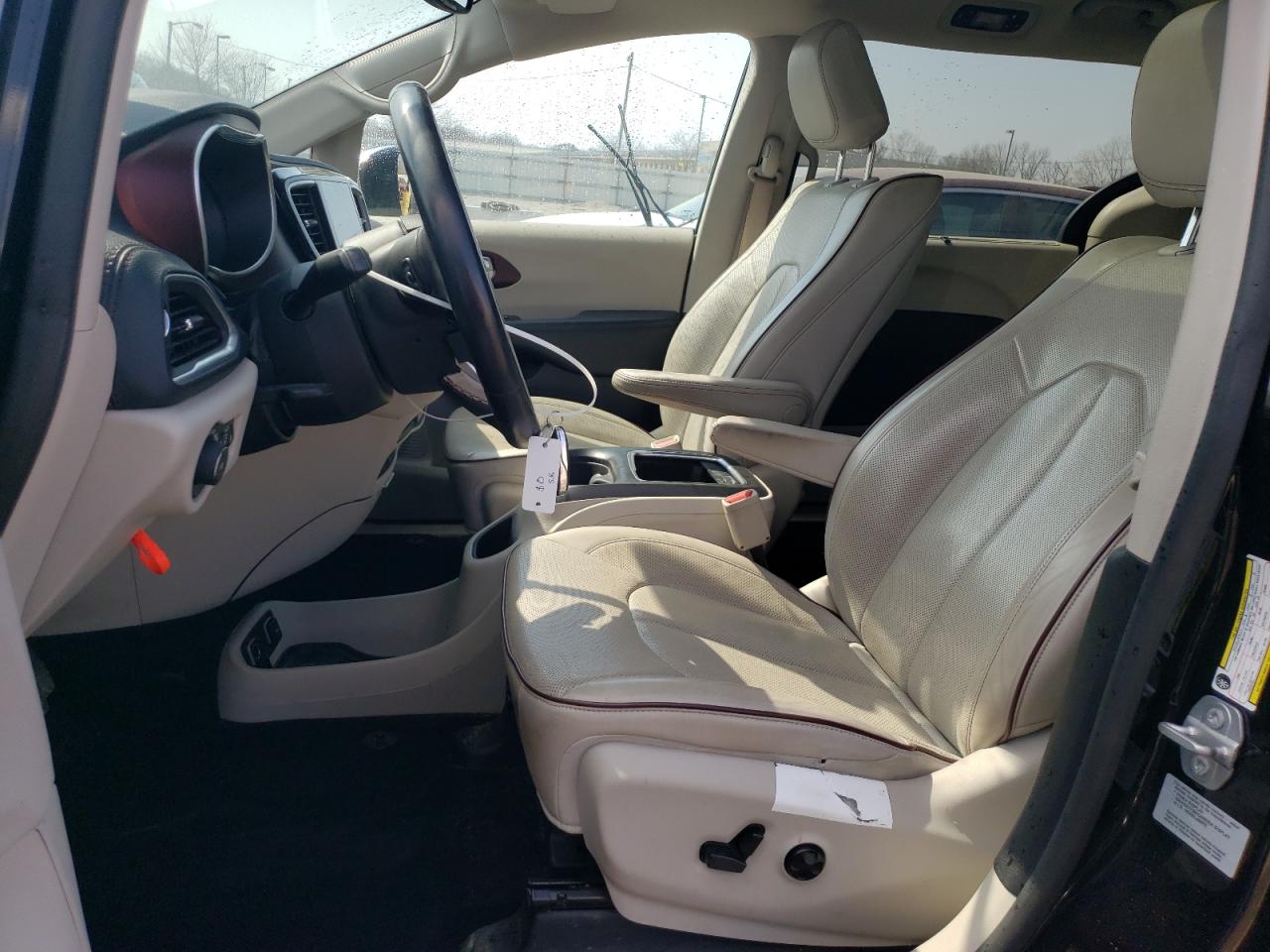 2017 Chrysler Pacifica - Image 7