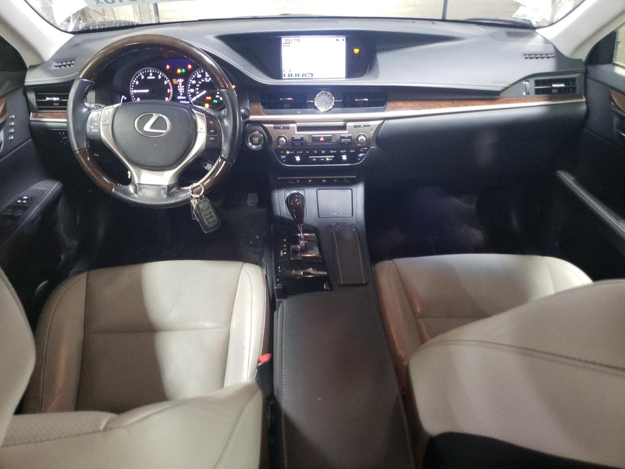 2015 Lexus ES - Image 8