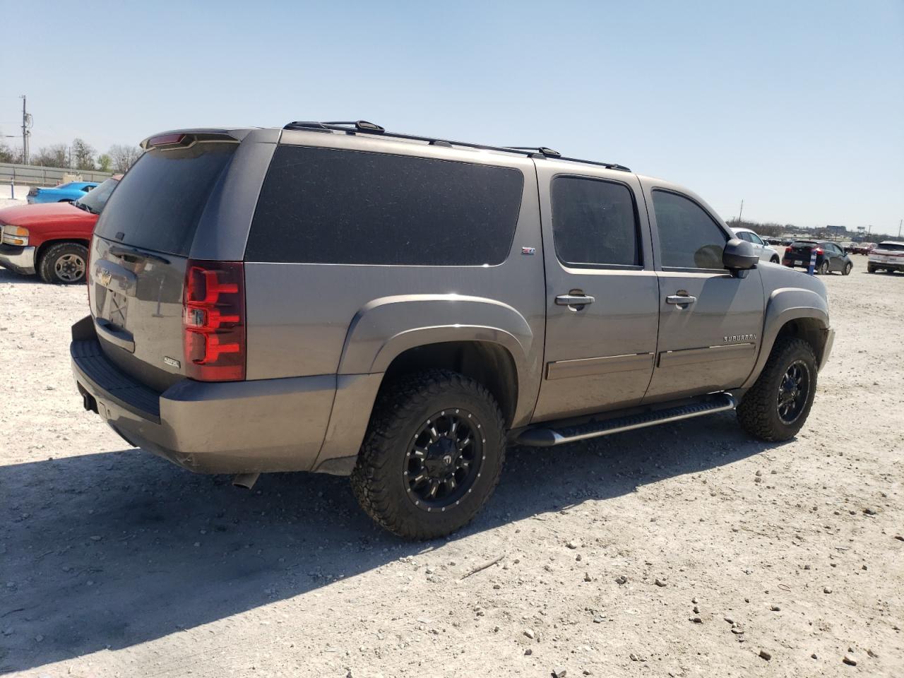 2011 Chevrolet Suburban - Image 3