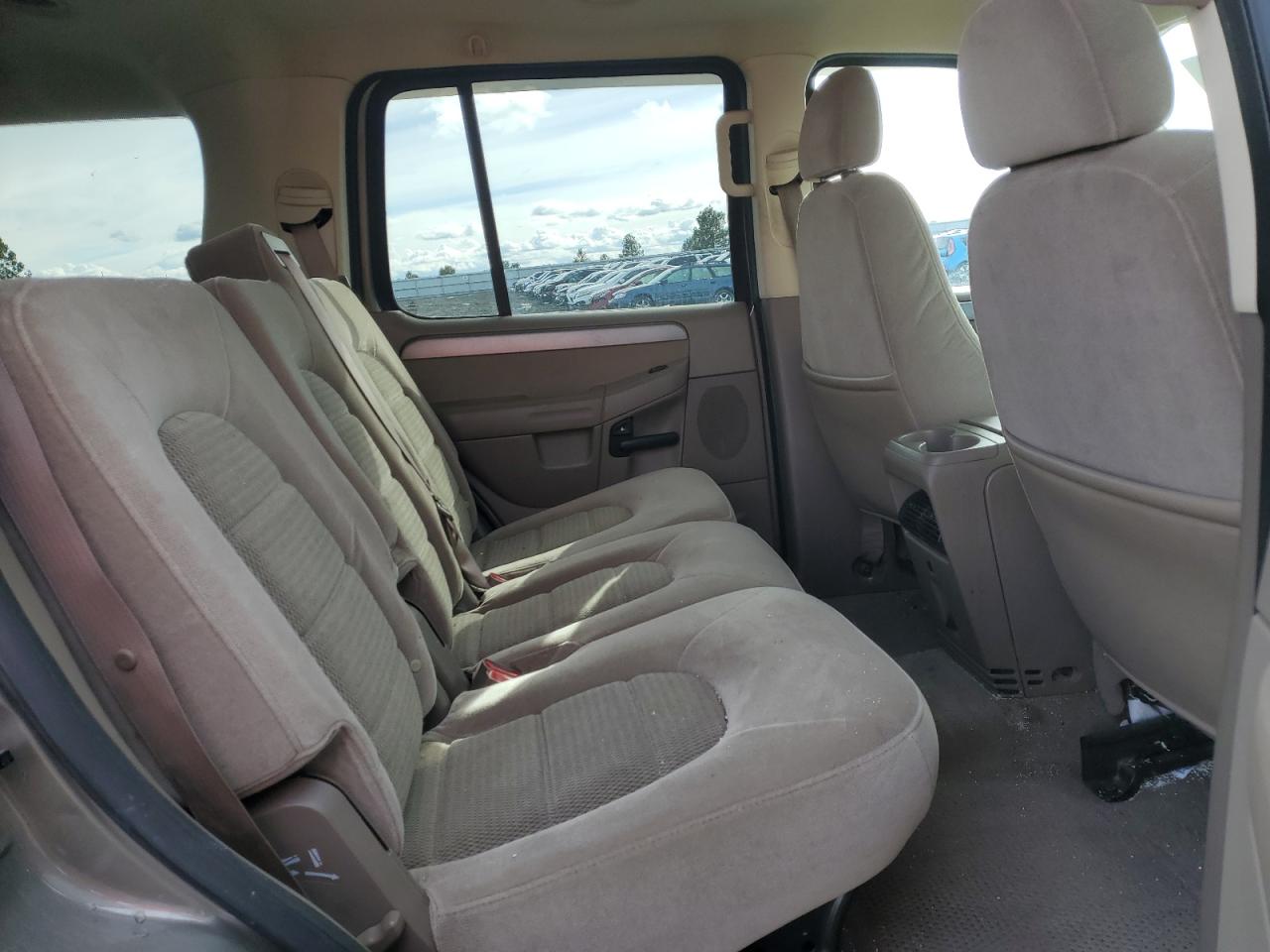 2004 Ford Explorer - Image 12
