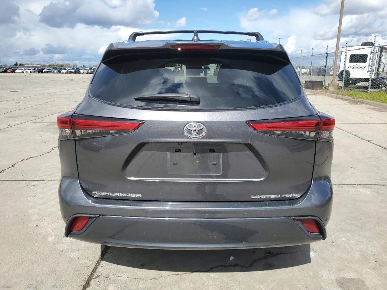 2020 Toyota Highlander - Image 6
