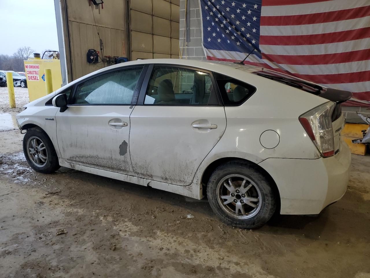 2011 Toyota Prius - Image 2