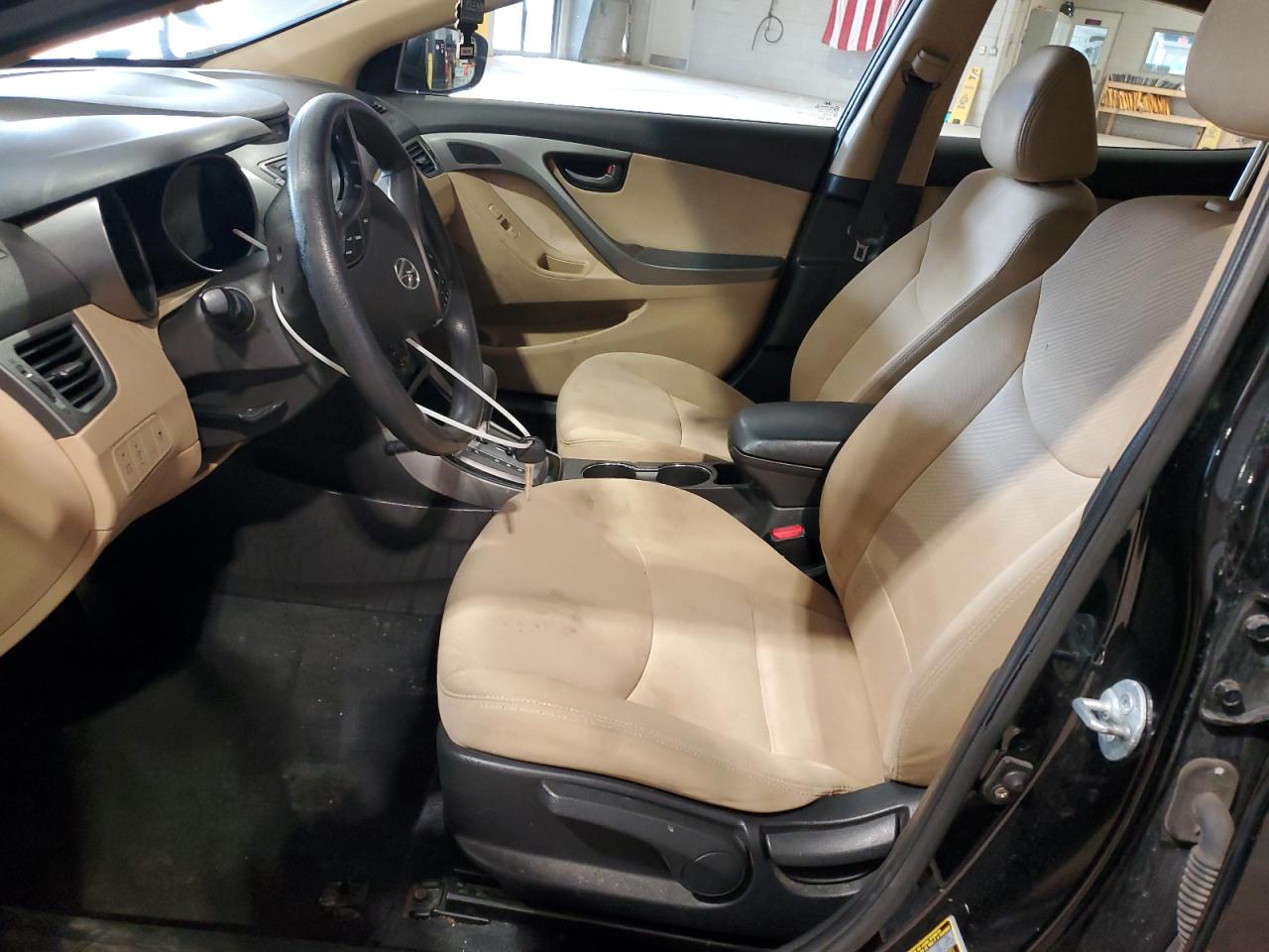 2013 Hyundai Elantra - Image 7