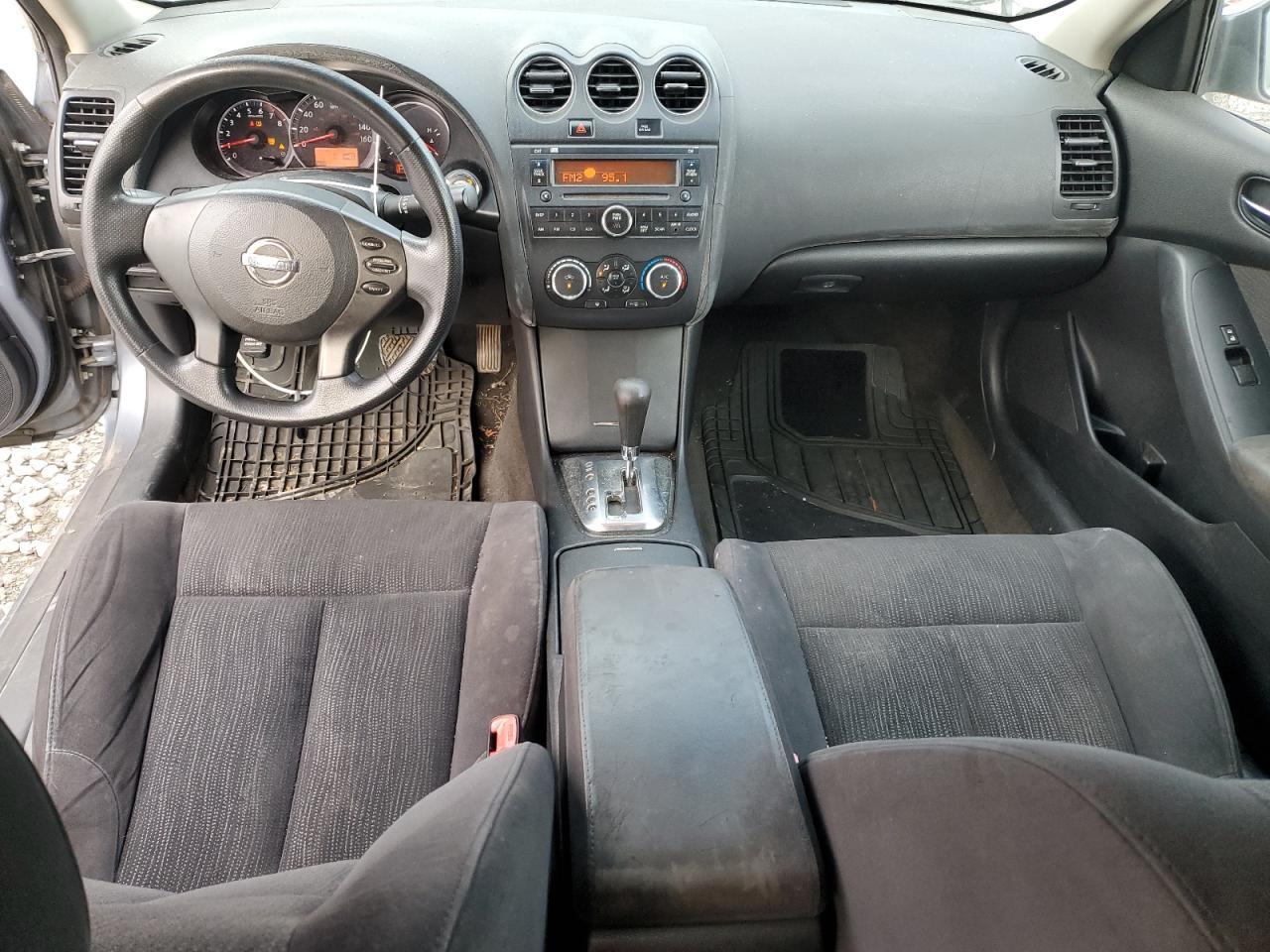 2010 Nissan Altima - Image 8