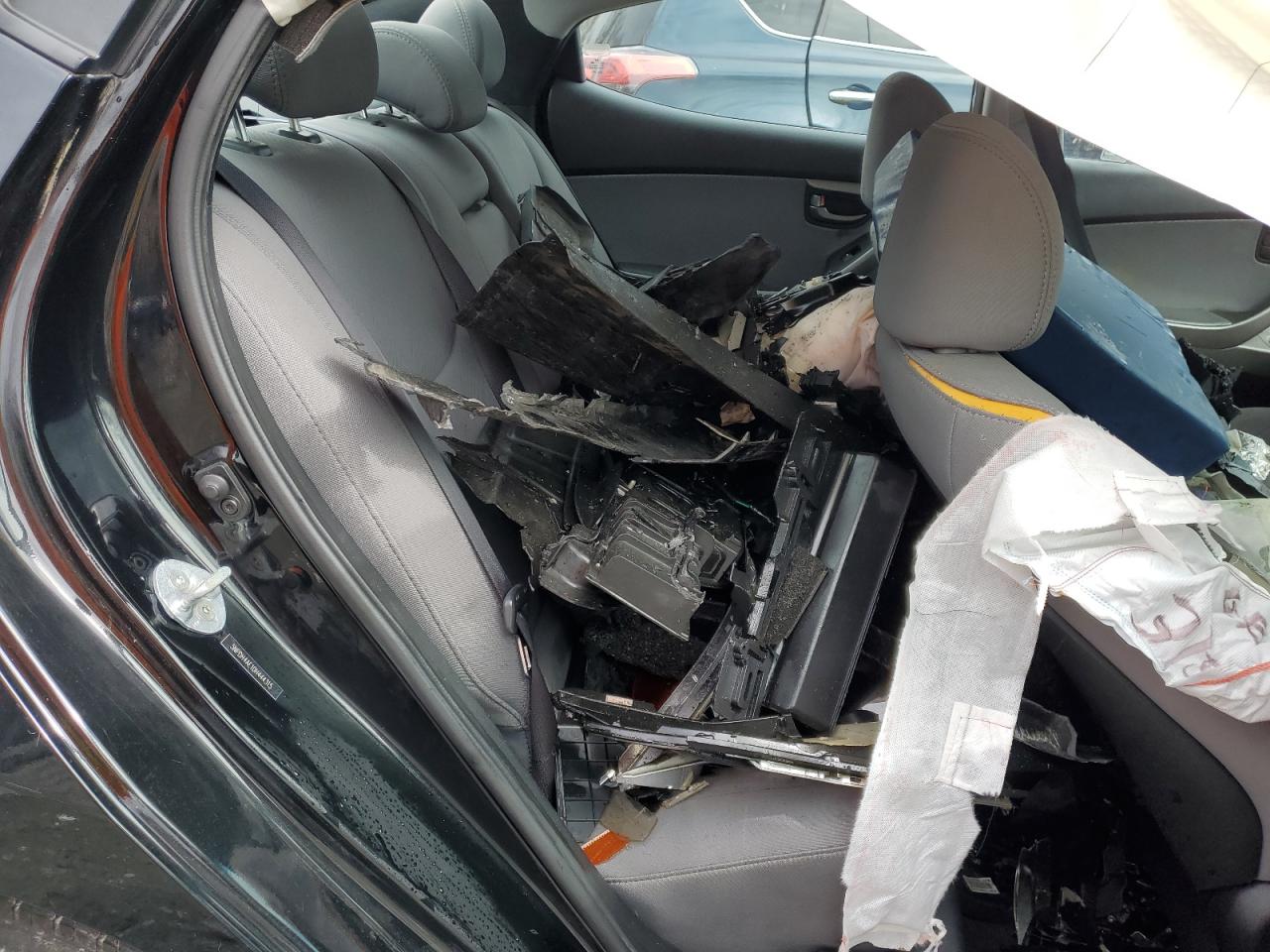 2013 Hyundai Elantra - Image 10