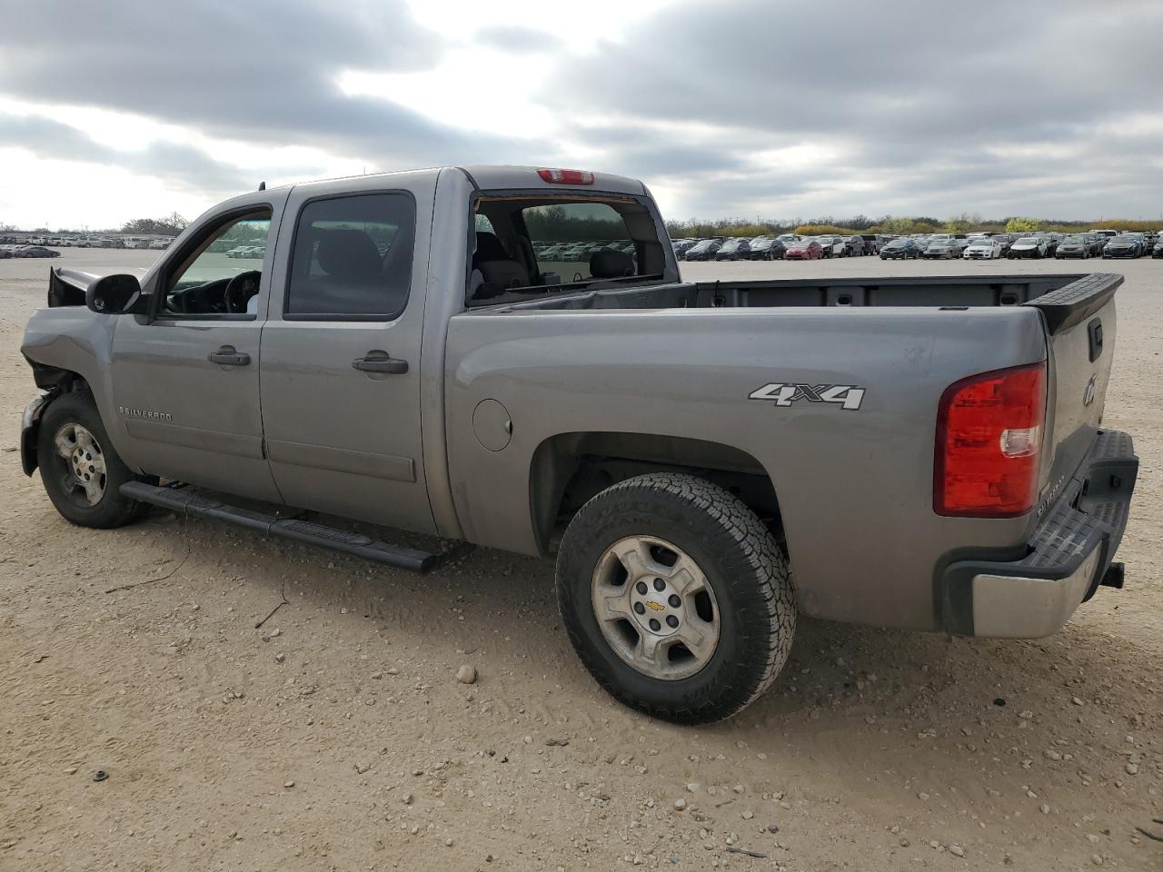 2008 Chevrolet Silverado - Image 2