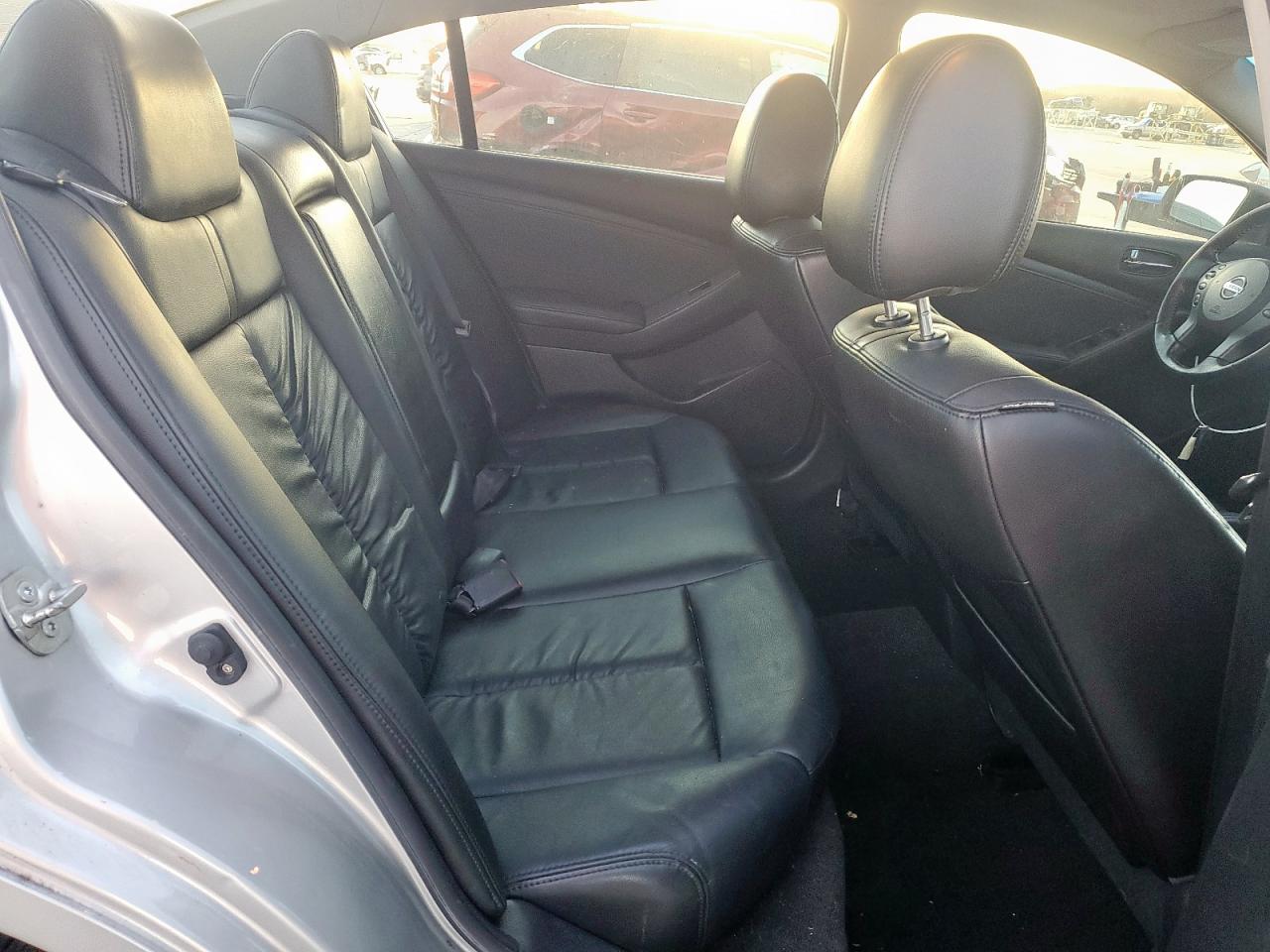2011 Nissan Altima - Image 10