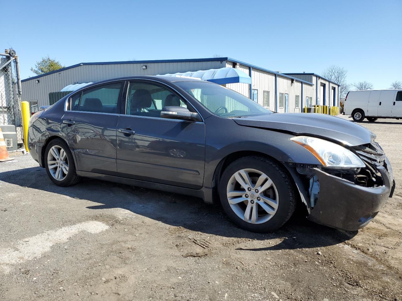 2012 Nissan Altima - Image 4