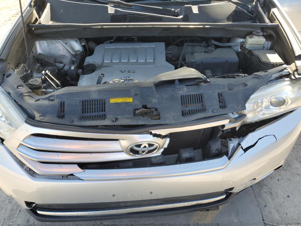 2012 Toyota Highlander - Image 13