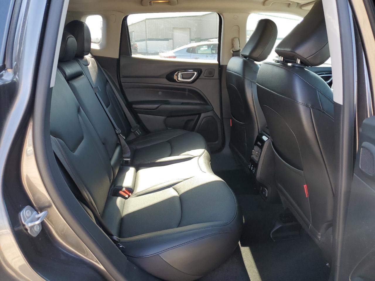 2022 Jeep Compass - Image 11