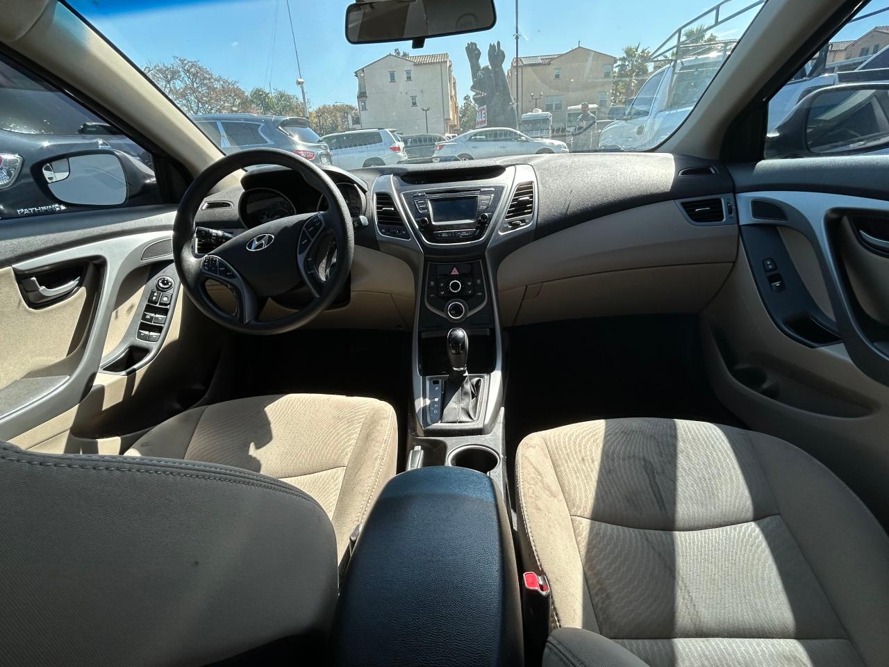 2016 Hyundai Elantra - Image 7