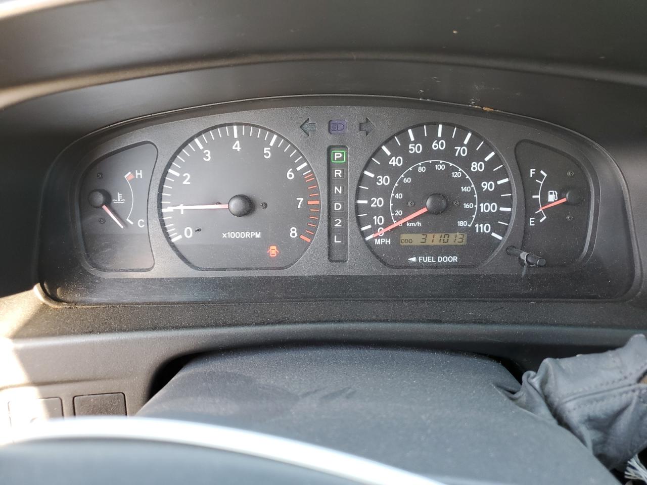 2000 Toyota Sienna - Image 9