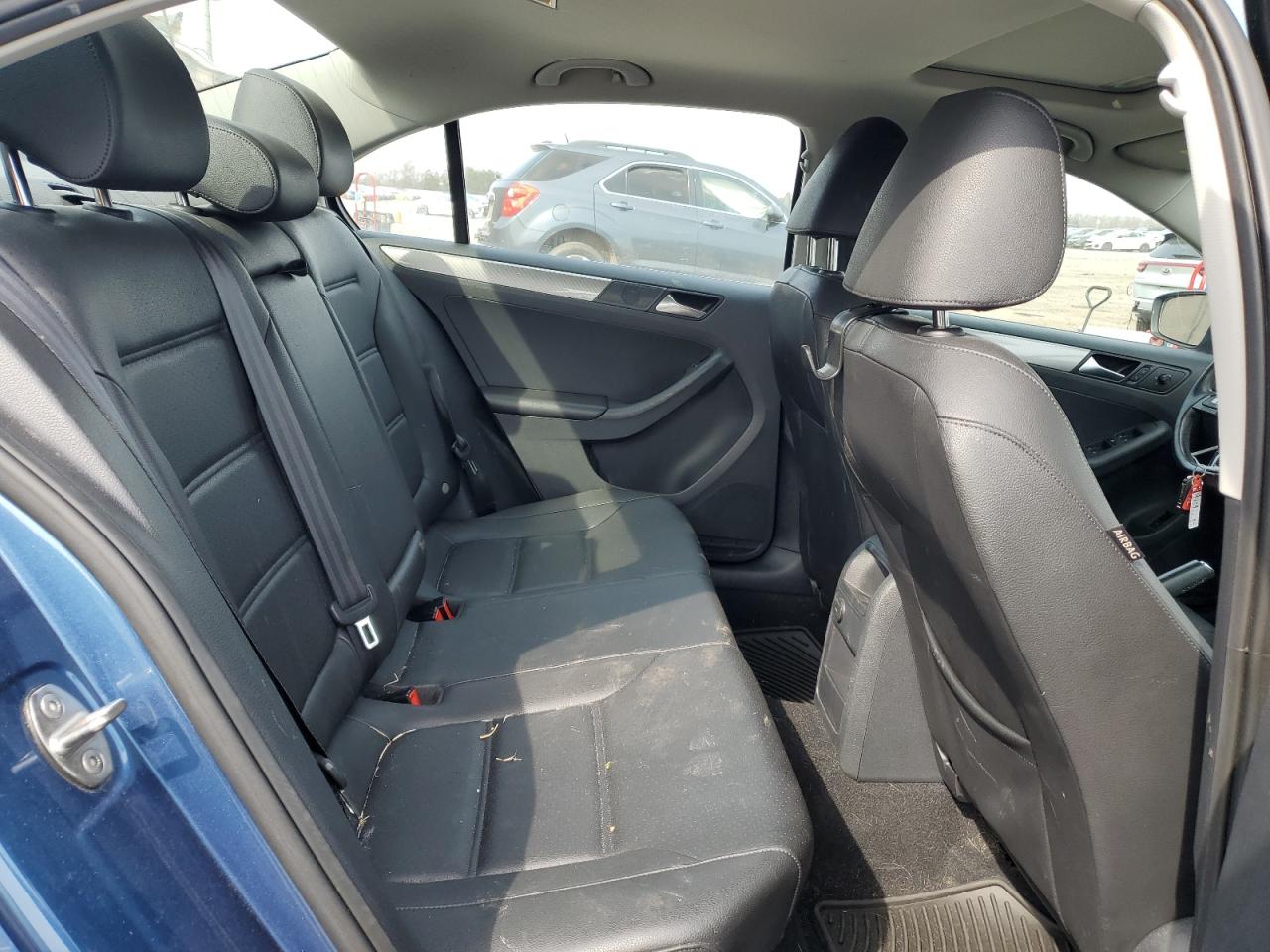 2017 Volkswagen Jetta - Image 10