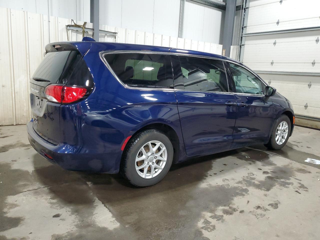 2017 Chrysler Pacifica - Image 3