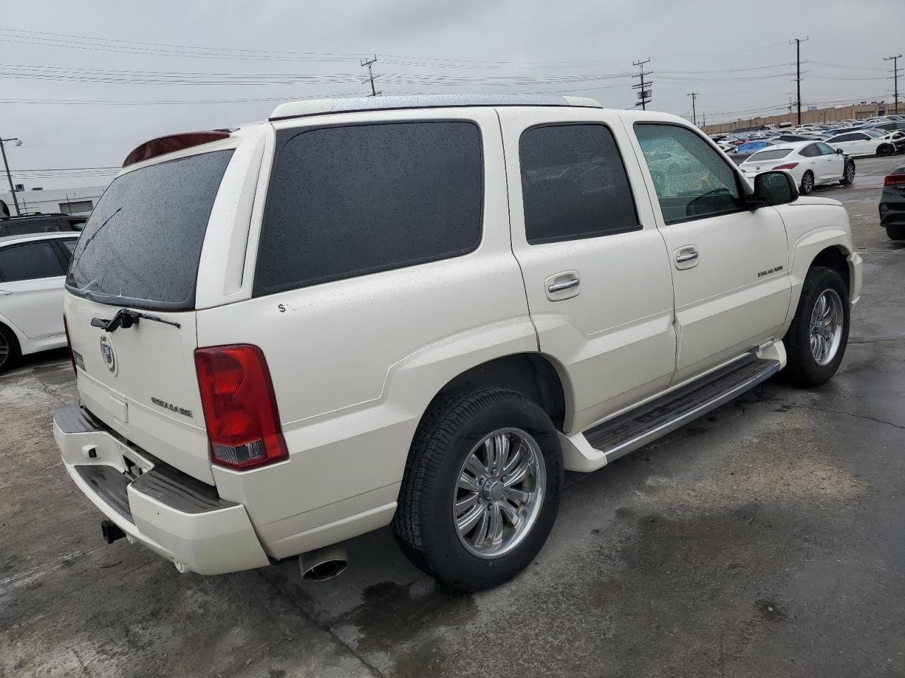 2004 Cadillac Escalade - Image 3