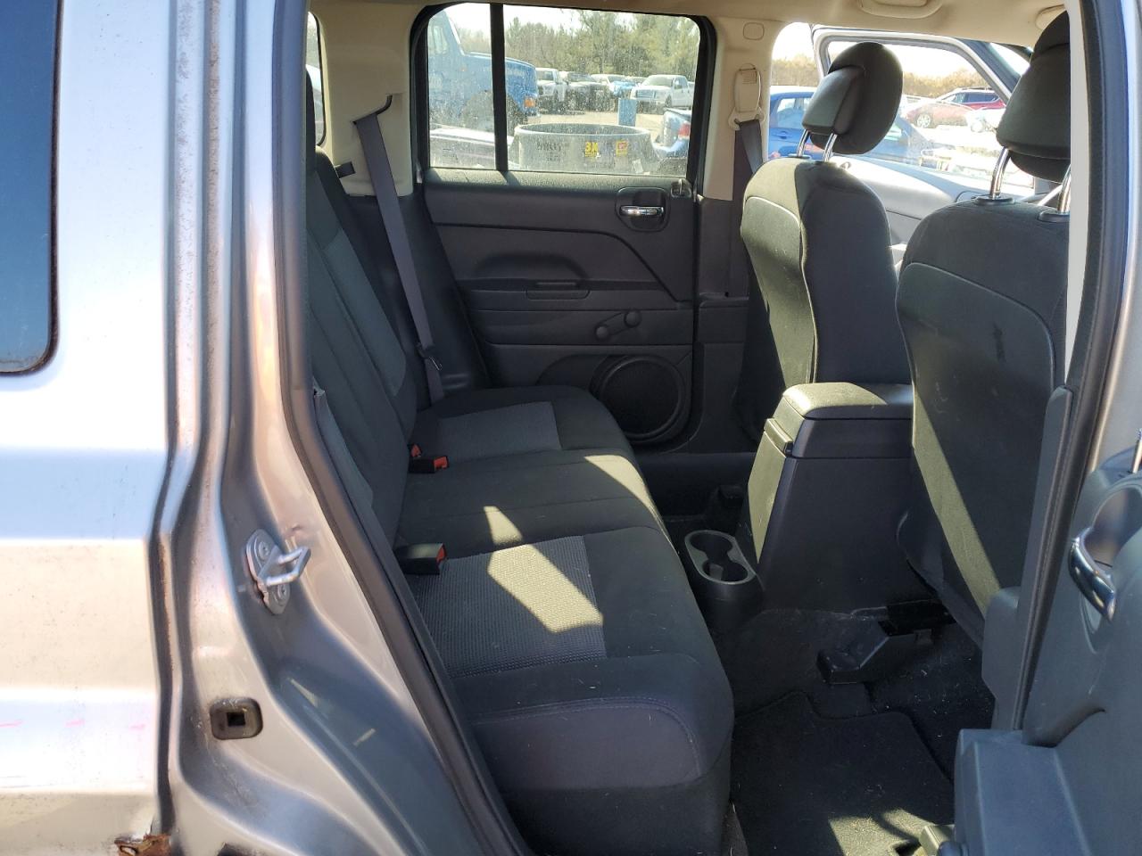 2016 Jeep Liberty (Patriot) - Image 11