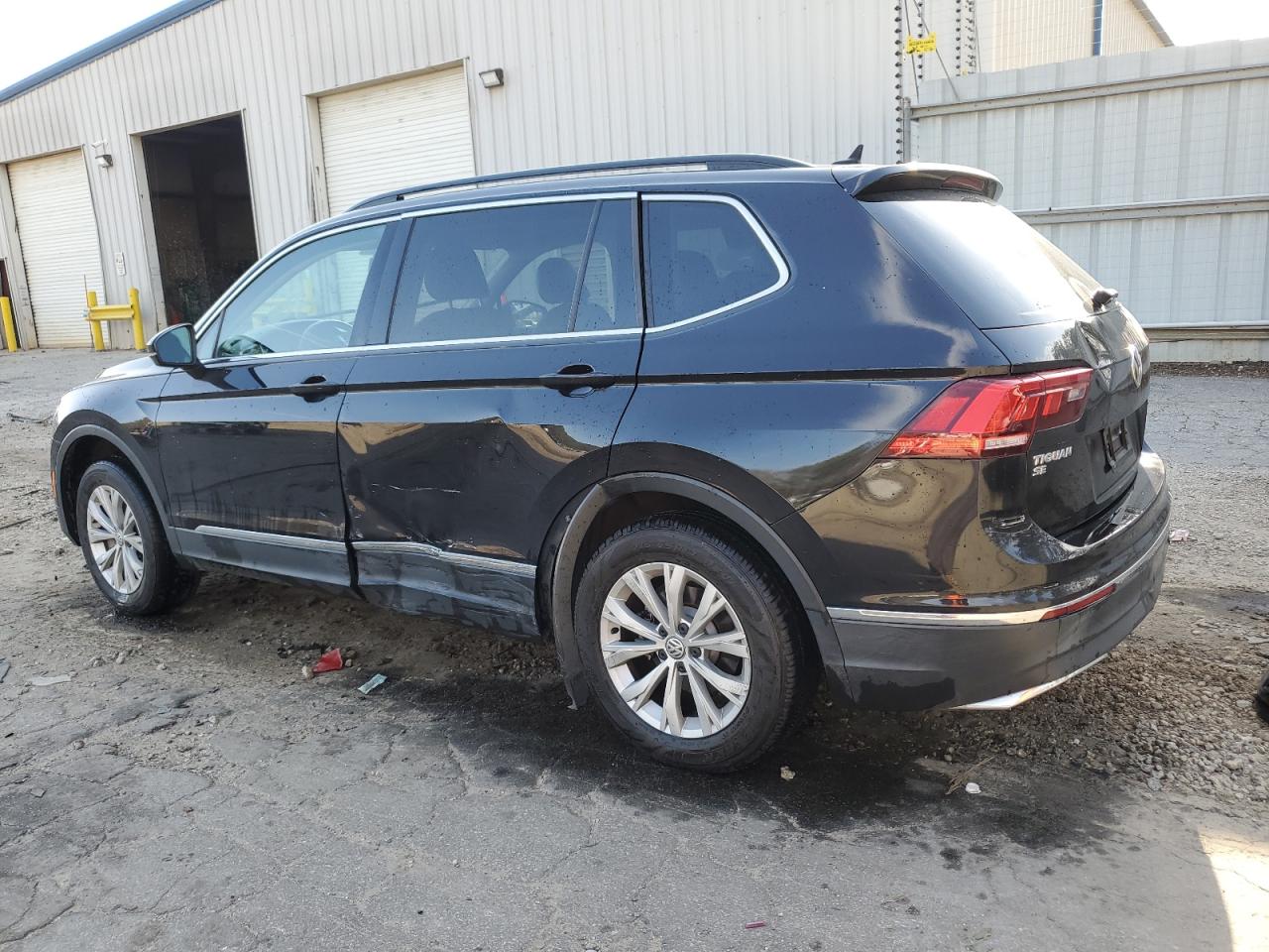 2018 Volkswagen Tiguan - Image 2