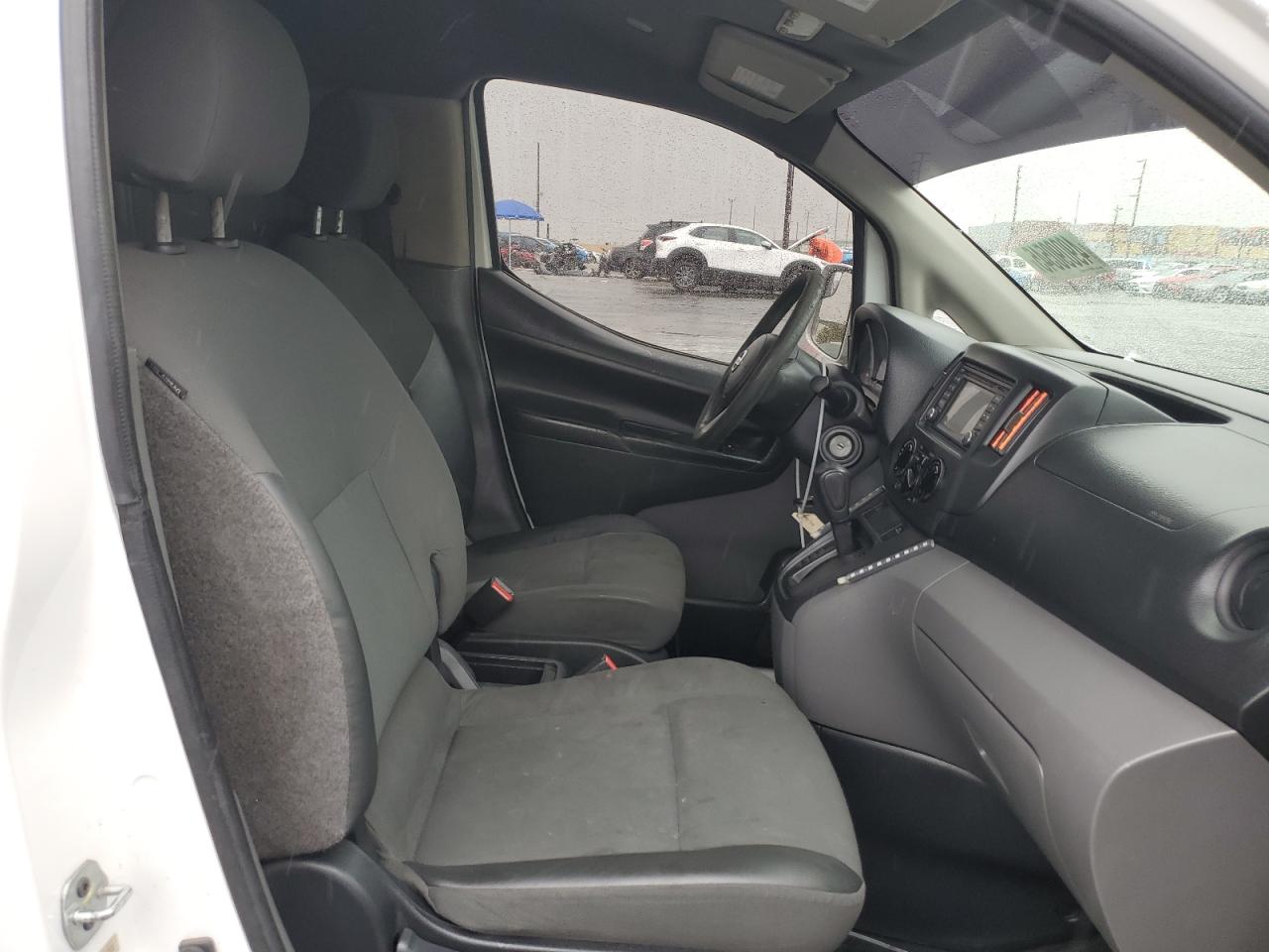 2015 Nissan NV - Image 11