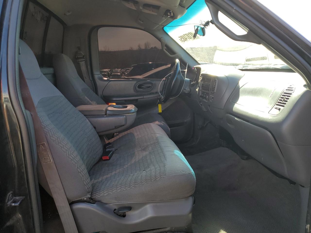 2000 Ford F-150 - Image 10