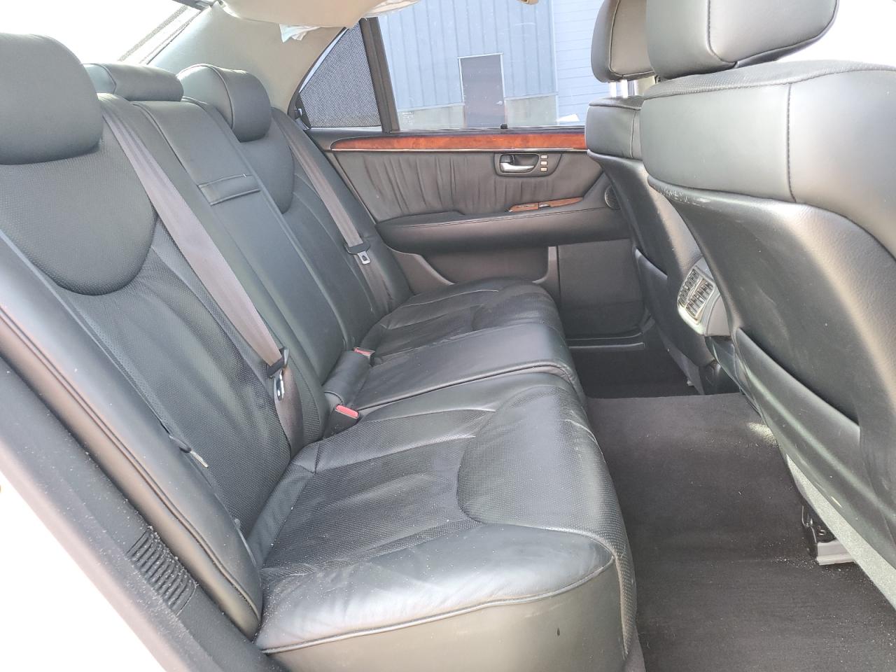 2004 Lexus LS - Image 10