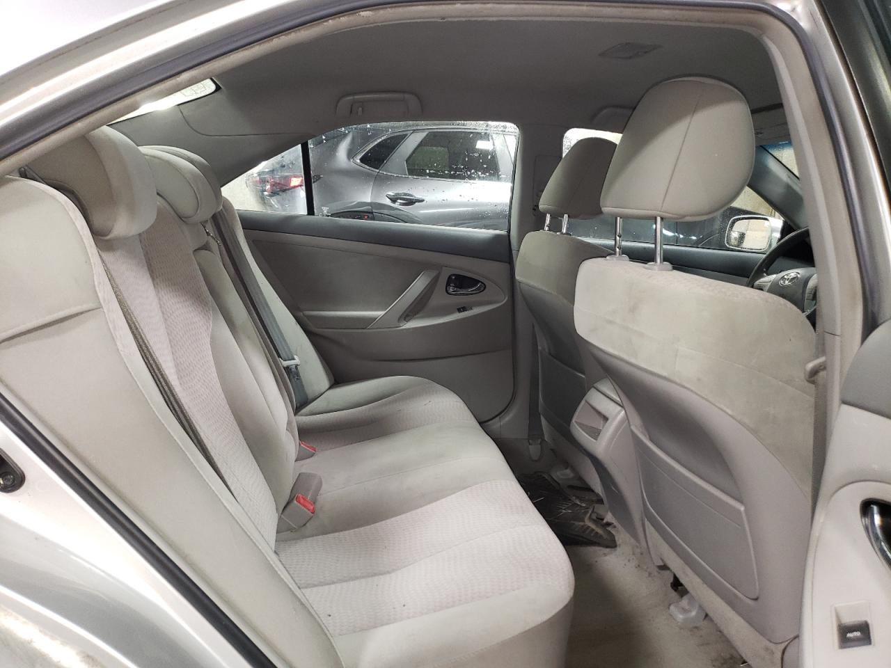 2011 Toyota Camry - Image 10