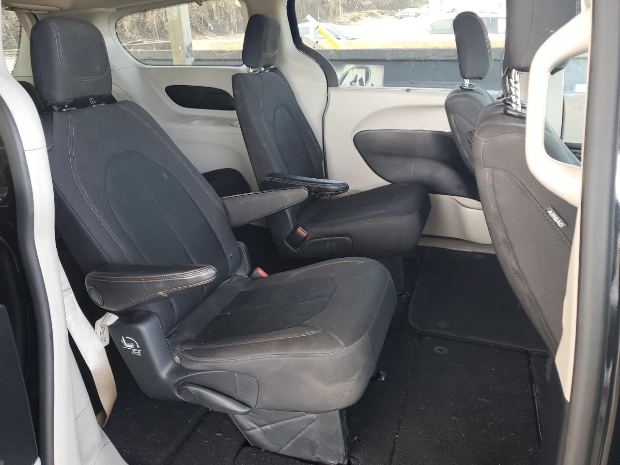 2019 Chrysler Pacifica - Image 10