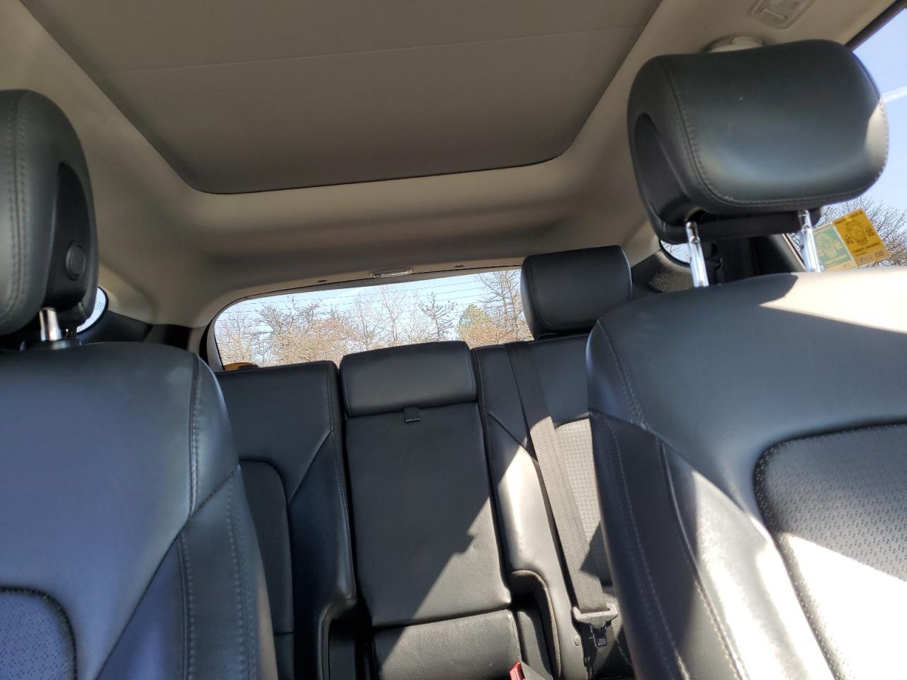 2014 Hyundai Santa Fe - Image 10