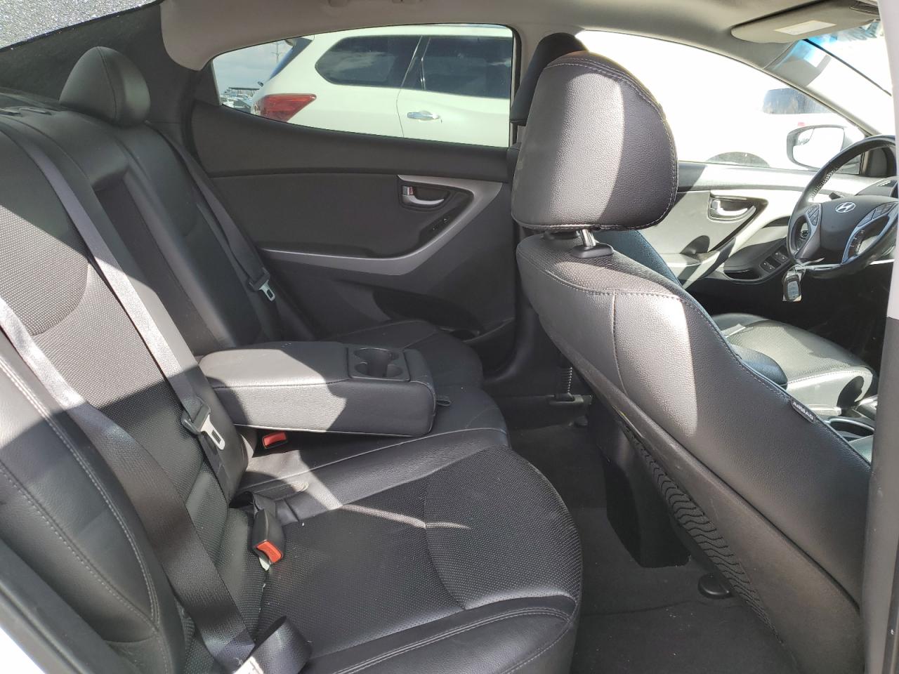 2015 Hyundai Elantra - Image 10