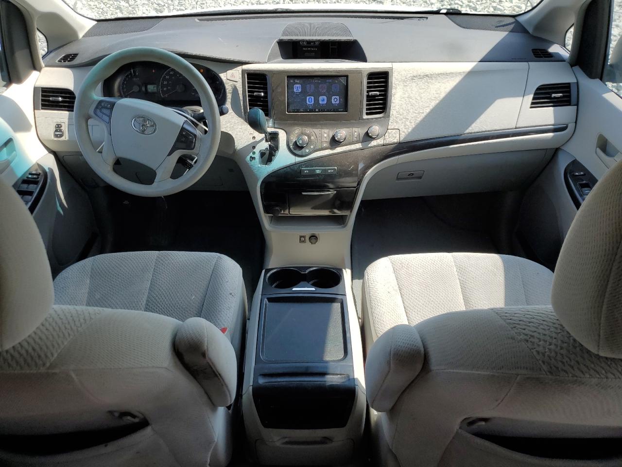 2011 Toyota Sienna - Image 8