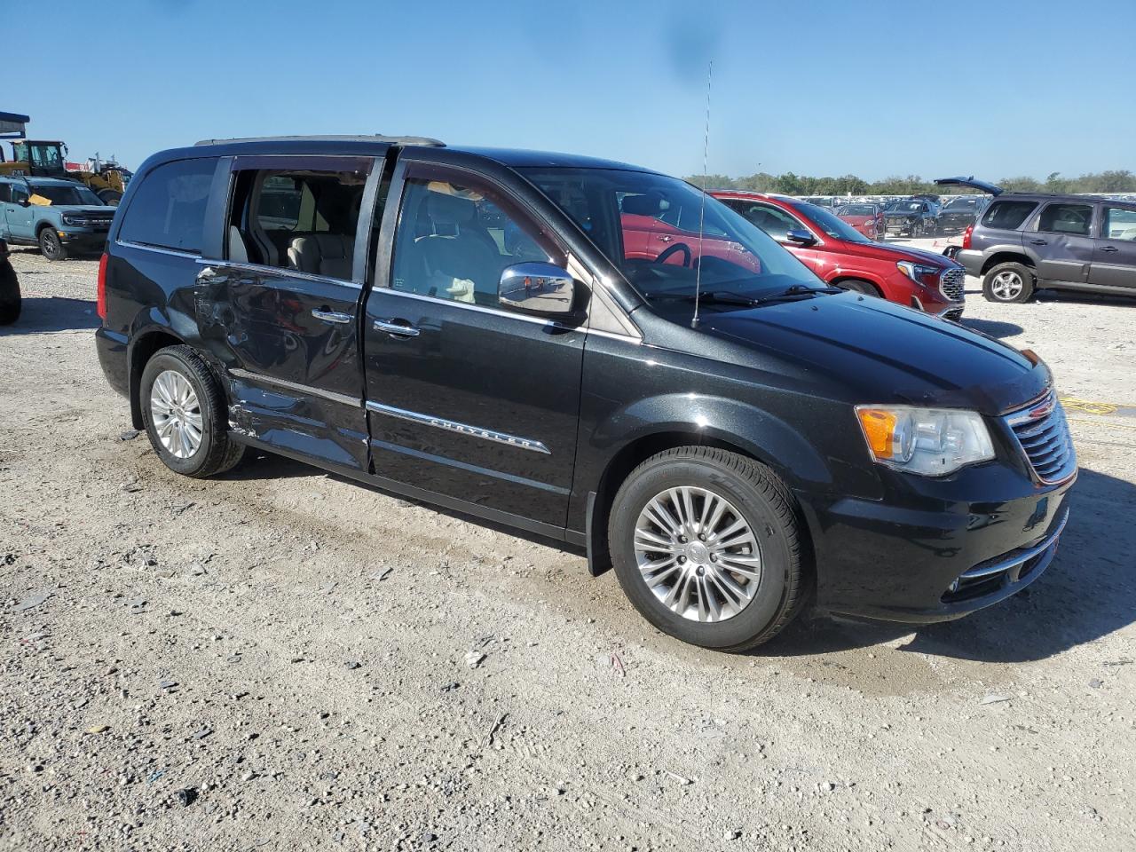 2013 Chrysler Town & Country - Image 4