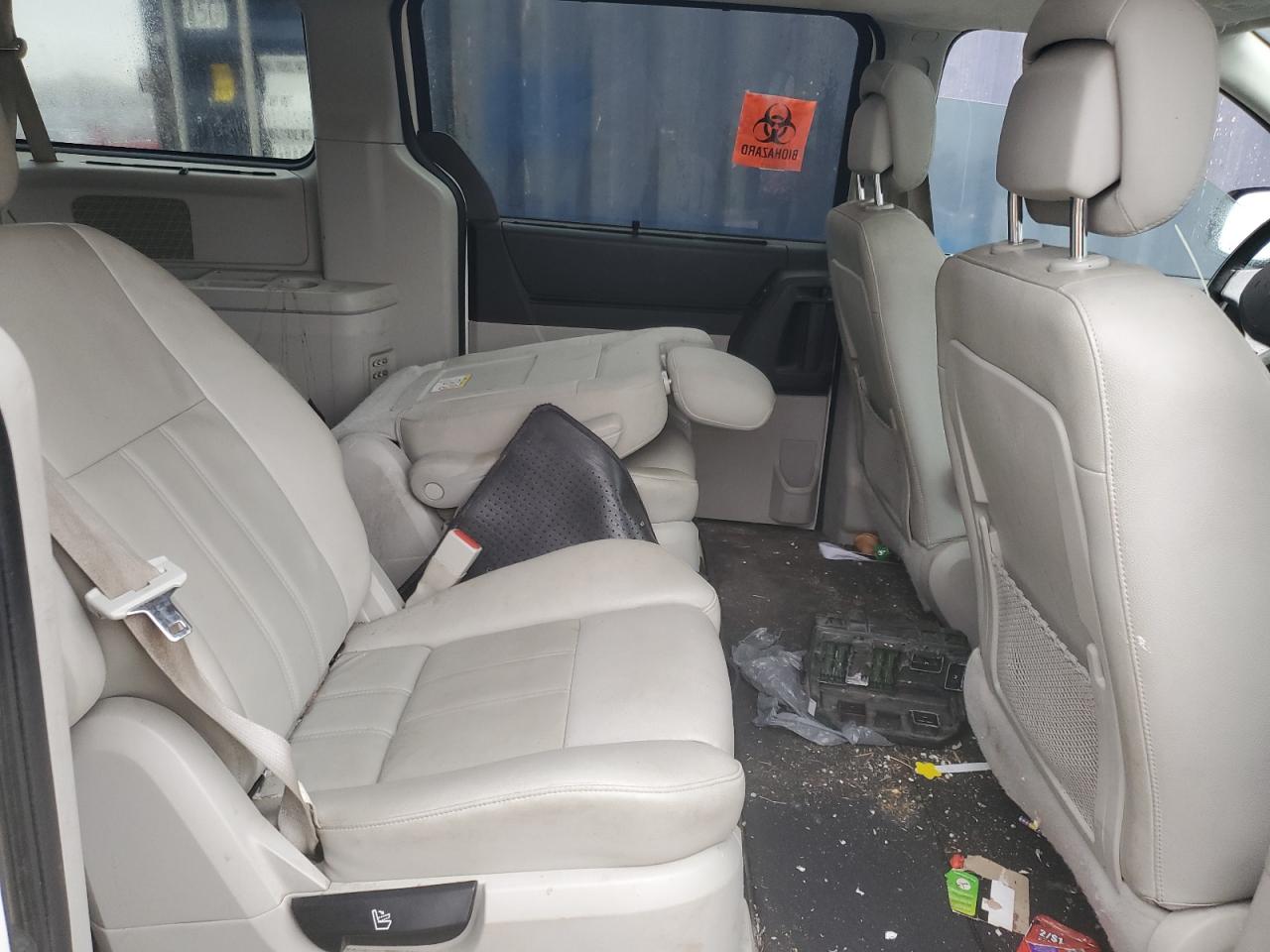 2010 Dodge Caravan - Image 11