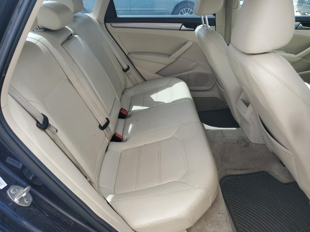 2015 Volkswagen Passat - Image 10