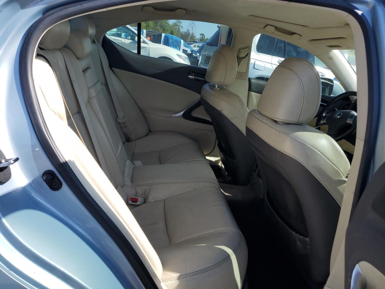 2011 Lexus IS - Image 10