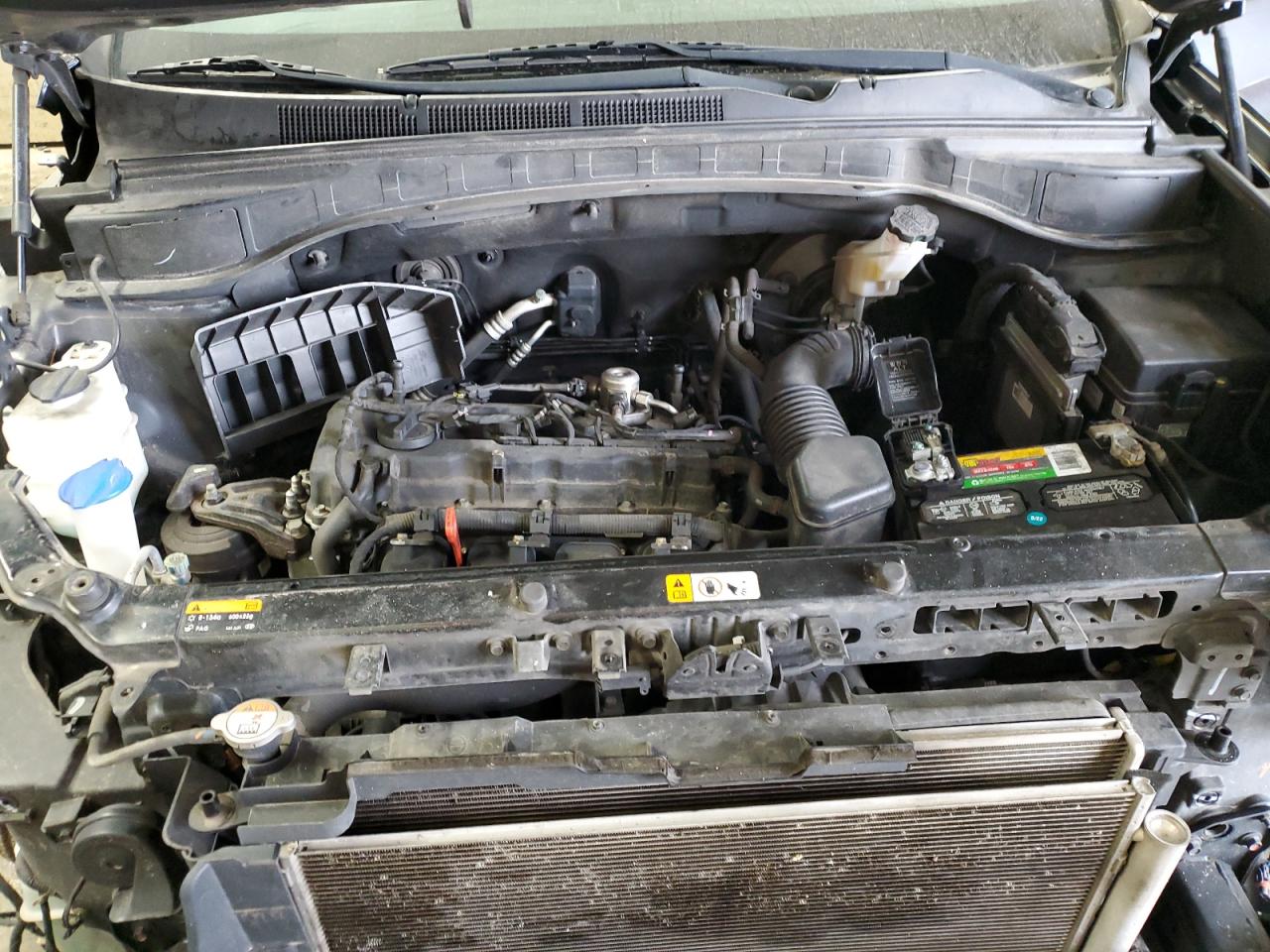2016 Hyundai Santa Fe - Image 12