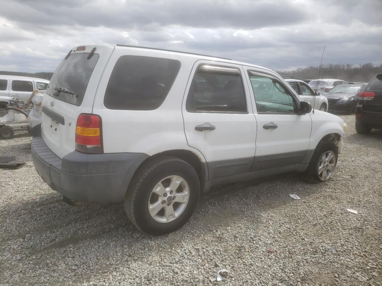 2007 Ford Escape - Image 3